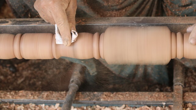 Transforming Wood Like Magic – Wood Lathe Demonstration