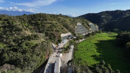 Video aéreo realizado con drone. en el se aprecia la vía a Urabá desde el Municipio de Santa Fe de Antioquia, en cercanías al Río Cauca.
