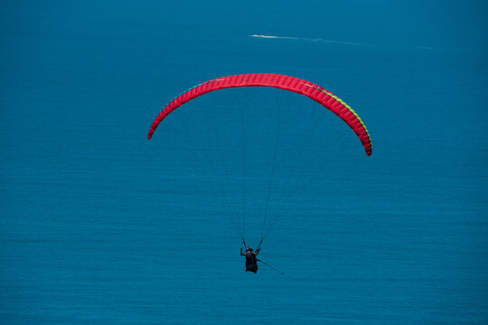 Paragliding and hang-gliding free flight offers freedom and adrenaline. A unique experience of connecting with nature. Pedra Bonita Free Flight - Powered by Adobe