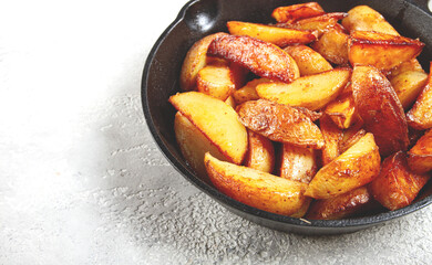 fried potato slices, in a cast-iron pan, homemade, no people,