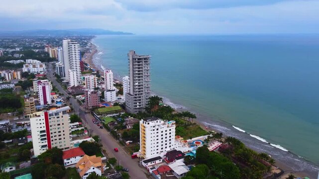 Tonsupa, bella ciudad de las playas del Ecuador