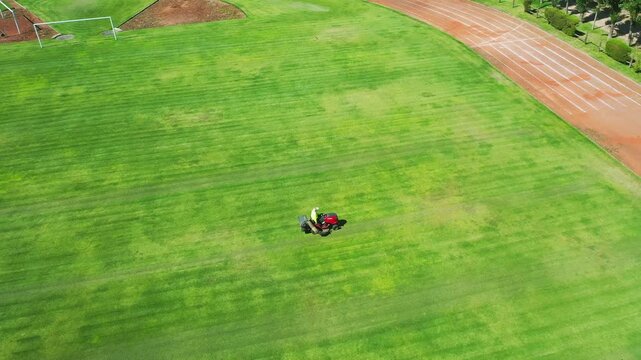 video podando el cesped 1