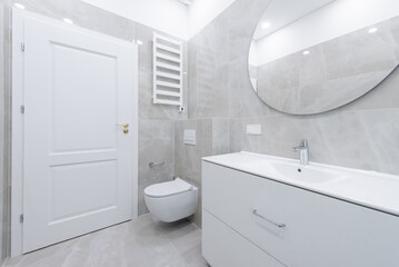 Modern White Bathroom Interior with Large Mirror and Clean Design