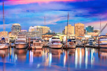 Fototapeta premium Norfolk, Virginia, USA Cityscape on the Chesapeake Bay 2075