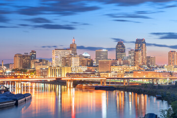 Naklejka premium Saint Paul, Minnesota, USA downtown skyline on the Mississippi River 2033