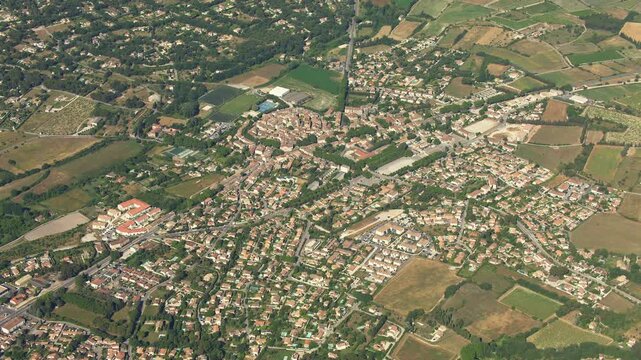 vue a&eacute;rienne de Saint Cannat