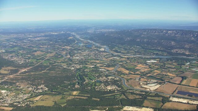 Vue a&eacute;rienne de Mallemort et de Pont Royal avec la Durance