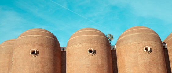 Almac&eacute;n vin&iacute;cola en Valencia