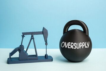 Oversupply of oil. Market imbalance and falling prices. Energy sector analysis, global trade...