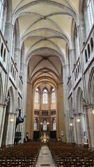Fototapeta premium Le chœur de la cathédrale Saint-Bénigne de Dijon depuis le bout de la nef