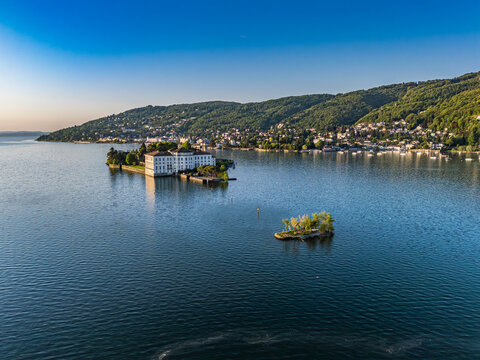 isole borromee, aerial, palazzo borromeo, scenic, spring, beautiful, mountain, view, white, landmark, sunny, palace, baroque, island, european, heritage, tranquil, history, borromeo palace, water, dro