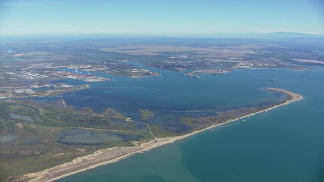 Vue a&eacute;rienne de la baie de Fos sur Mer