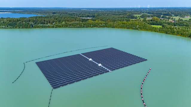 Solaranlage auf einem See