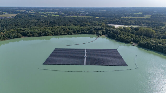 Solaranlage auf einem See
