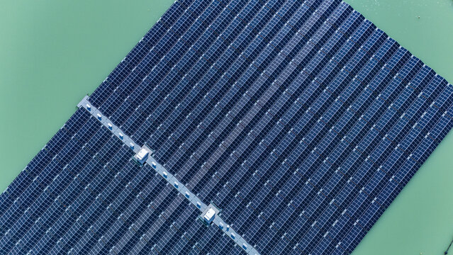 Solaranlage auf einem See
