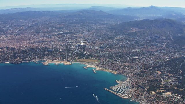 vue a&eacute;rienne de Marseille plage du Prado