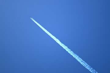 White contrails created by jet airplane flight