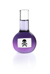 Naklejka premium Poison in flask isolated on white. Laboratory glassware with skull and crossbones label