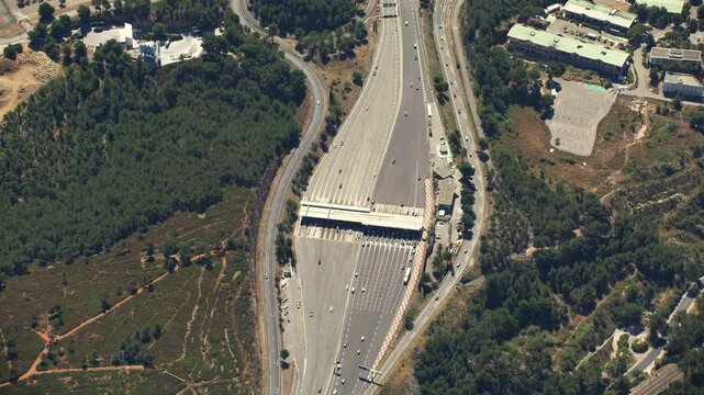 vue a&eacute;rienne de la barri&egrave;re de p&eacute;age de la Ciotat