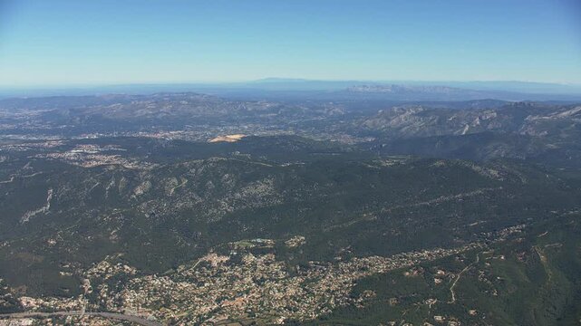 vue a&eacute;rienne de Ceyreste de la Sainte Baume, Saint Victoire