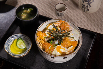 とんかつの卵とじ丼