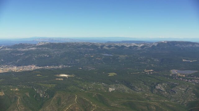 vue a&eacute;rienne de la Sainte Baume, Saint Victoire