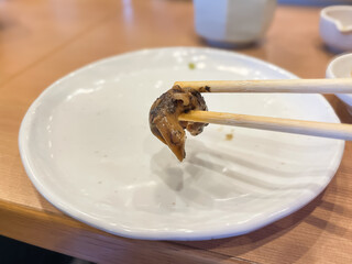 バイ貝の煮物料理。殻から身を取り出したもの。