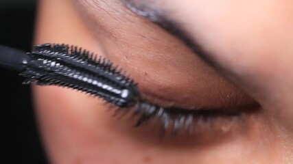 Applying mascara for beautiful, defined eyelashes