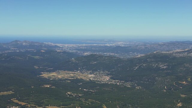 vue a&eacute;rienne de la Sainte Baume