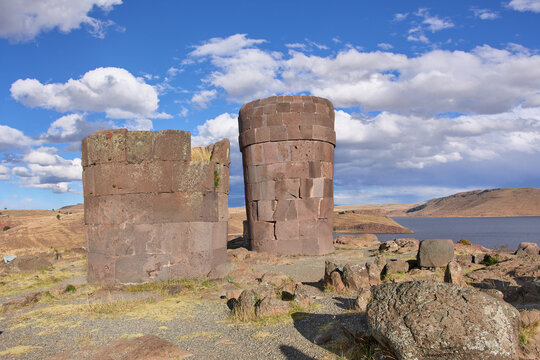 The chullpas of Sillustani are located 34 kilometers from the city of Puno, on a peninsula that extends into the bright blue waters of Lake Umayo.