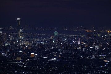 光り輝く抽象的な街明かり 生駒山から見た、大阪平野夜景　海遊館観覧車