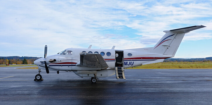 Jonair Beechcraft Super King Air 200 at Torsby Airport, Torsby, Sweden
