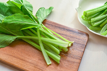 洗った新鮮なコマツナ