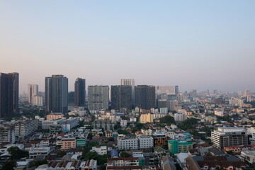 Fototapeta premium Bangkok cityscape at dusk showcasing modern architecture and urban development