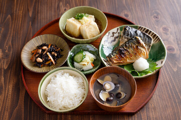 一汁三菜
