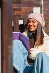 Obraz premium Woman enjoying sunny day outdoors reading a book
