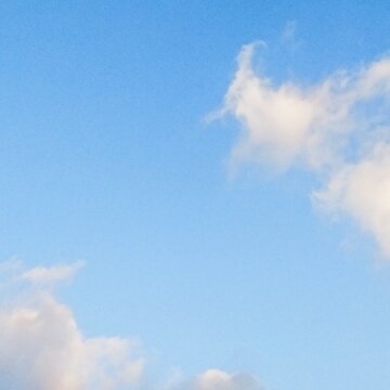 foto awan di langit biru
