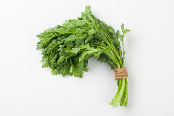 쑥갓은 국화과의 한해살이풀 또는 두해살이풀. 
Mugwort is an annual or biennial herb of the Asteraceae family.
