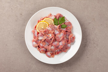 닭근위는  닭의 모래주머니를 속되게 이르는 말.
Chicken gizzard is a vulgar term for a chicken's gizzard.

