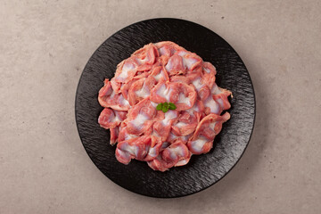 닭근위는  닭의 모래주머니를 속되게 이르는 말.
Chicken gizzard is a vulgar term for a chicken's gizzard.
