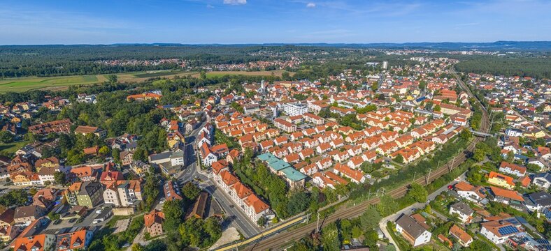 Ausblick von oben ins Tal der Pegnitz bei R&ouml;thenbach im N&uuml;rnberger Land in Mittelfranken