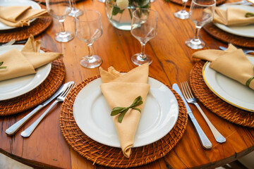 Mesa pronta e arrumada para casamento