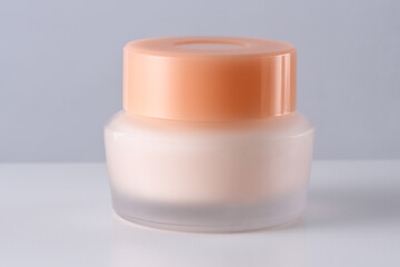 Cosmetic cream jar with collagen