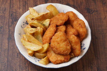 チキンカツとフライドポテト