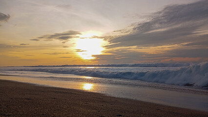 Obraz premium Sunset Glow on the Wet Sand ​| Ocean Horizon at Dusk | ​Serene Beach Twilight