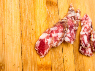 Sliced ​​sausage on a wooden board.