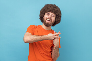 Man crossing fingers, showing hash symbol, tagging famous internet message, viral blog.