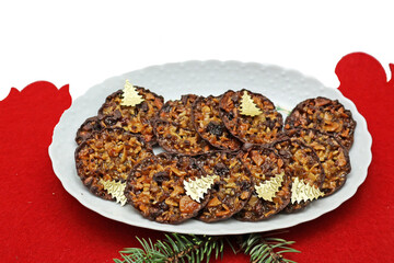 Une assiette de friandise chocolat fruits secs