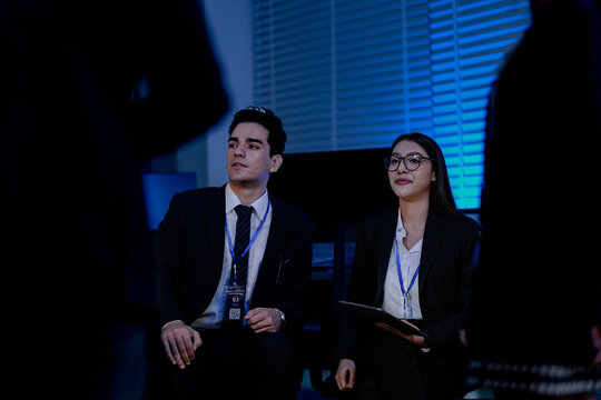 A crisis management team discusses an urgent data security threat. Diverse experts review a rapid response plan to protect customer data and ensure business continuity. - Powered by Adobe