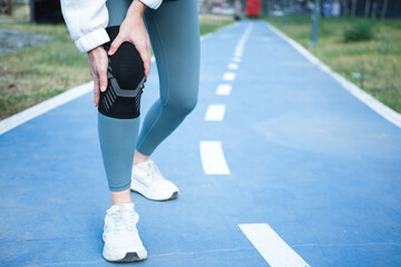 Woman suffering from knee pain.